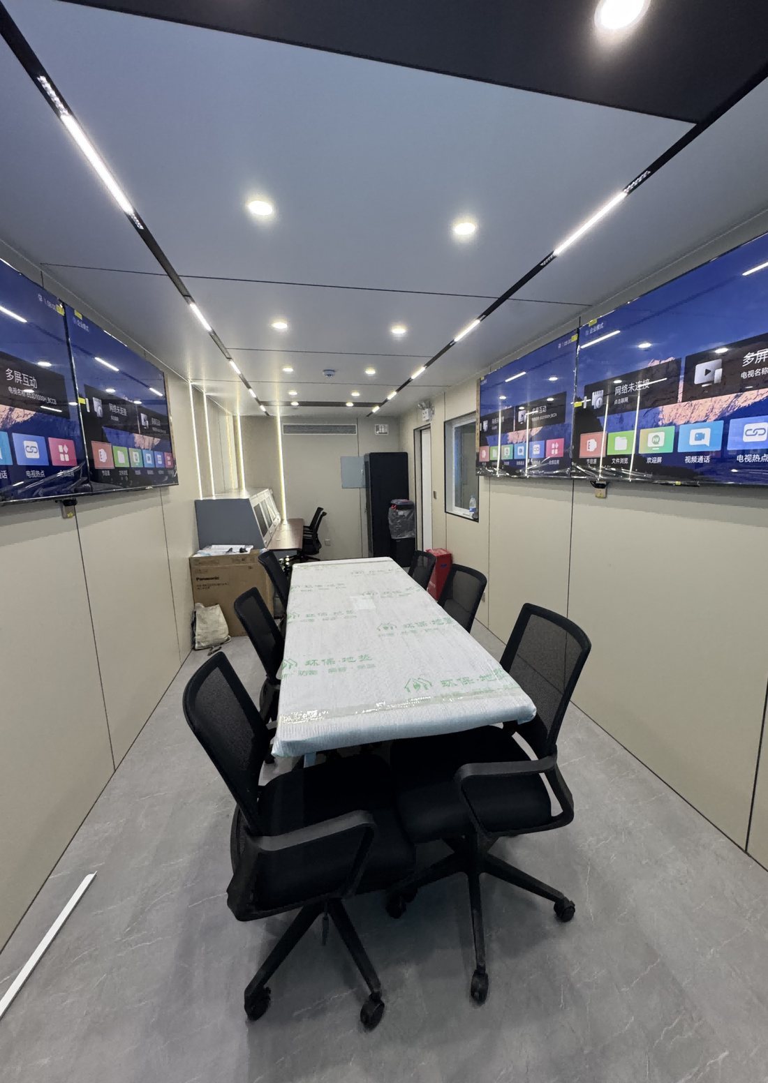 基础型指挥舱舱内