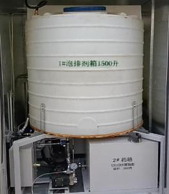主药箱1500L与副药箱200L储药系统